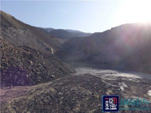 涉嫌非法采矿 900多亩草场遭破坏